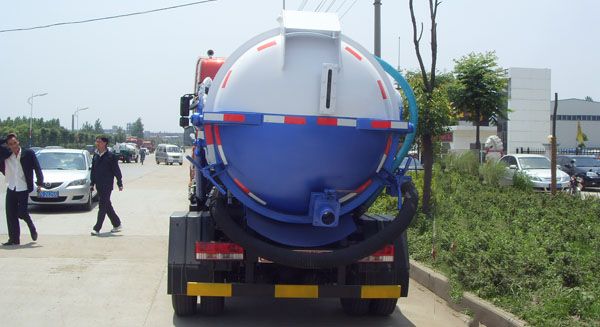 東風多利卡吸汙車