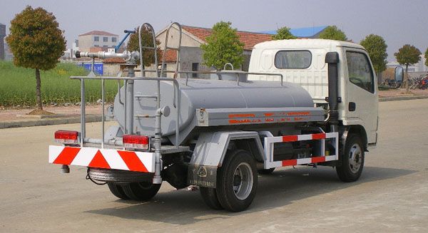 東風福瑞卡綠化噴灑車