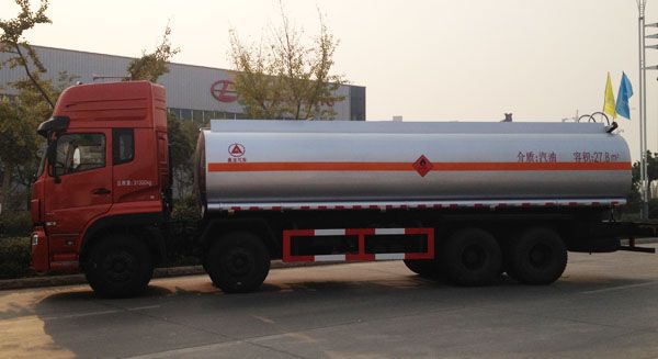 東風天龍易燃液體罐式運輸車