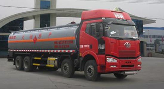 解放前四後八易燃液體罐式運輸車