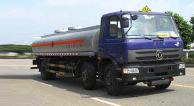 東風小三軸化工液體運輸車