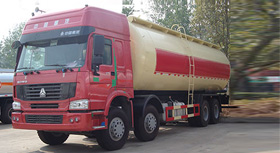 斯太爾後雙橋粉粒物料運輸車